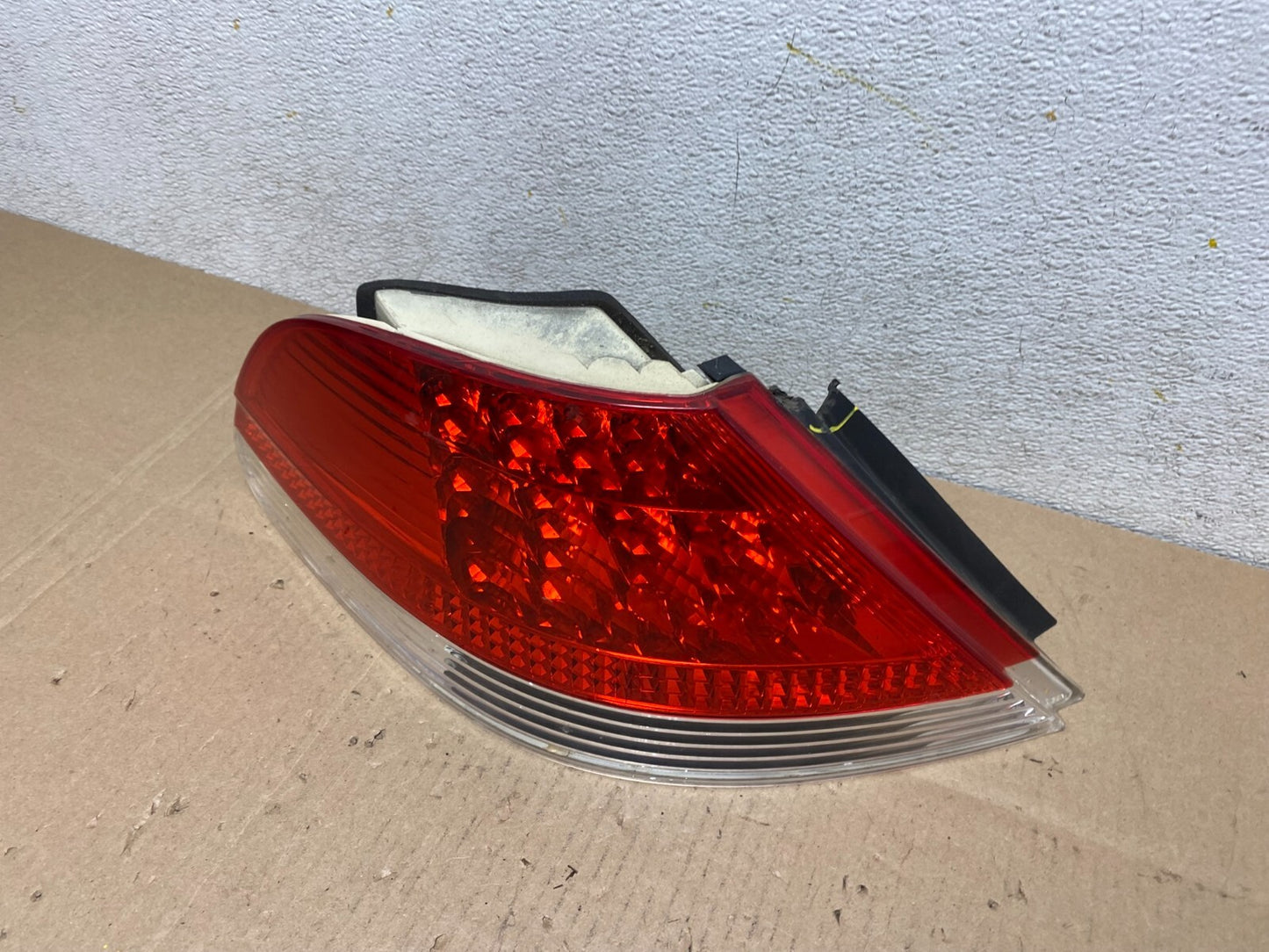 2002 to 2005 BMW 7-Series 745i 760i Left Driver LH Side Tail Light Oem J9683 DW1