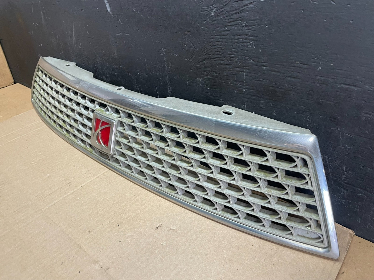 2003 2004 2005 Saturn L L200 L300 Front Upper Grill Grille AB7591 DG2