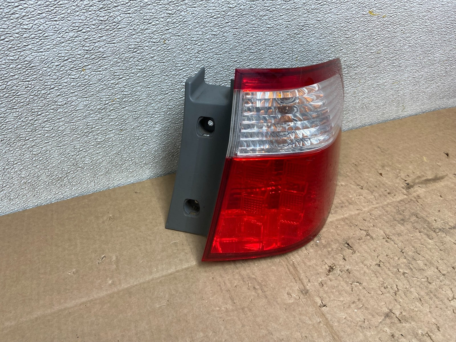2005 2006 2007 Honda Odyssey Right Passenger RH Side Tail Light Oem Y9070 DW2