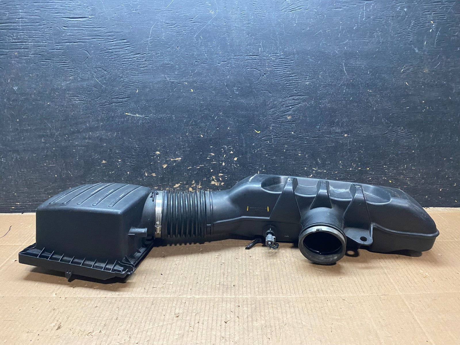2011-2022 Jeep Grand Cherokee 5.7L V8 Air Cleaner Hose Tube OEM Y1852 DG3
