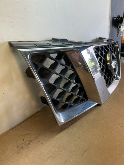 2005 2006 2007 Nissan Pathfinder Chrome Front Upper Grill Grille AF8807 DG2