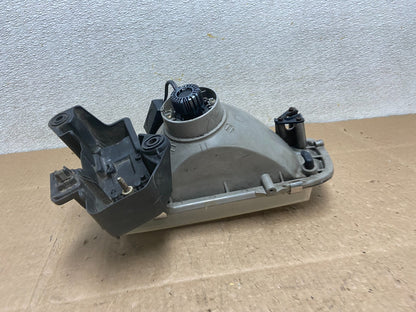 1996 to 1998 Mazda MPV Right Passenger RH Headlight OEM Y8829 DW5