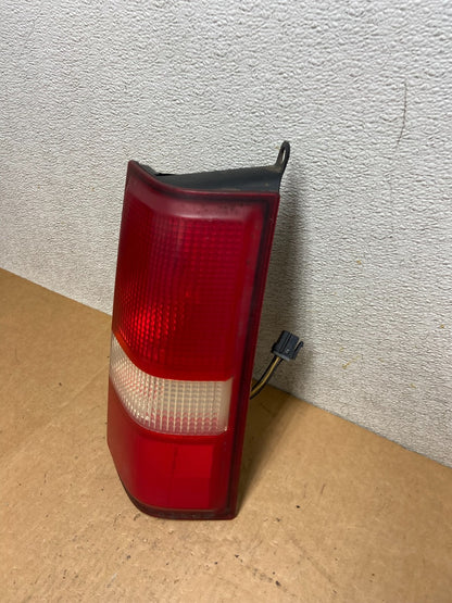 2003 2017 Chevrolet Express 1500 2500 3500 Right Passenger Tail Light R4738 DW1