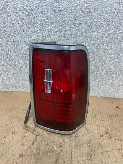1995 1996  1997 Lincoln Town Car Right Passenger Rh Tail Light AA8579 DG0