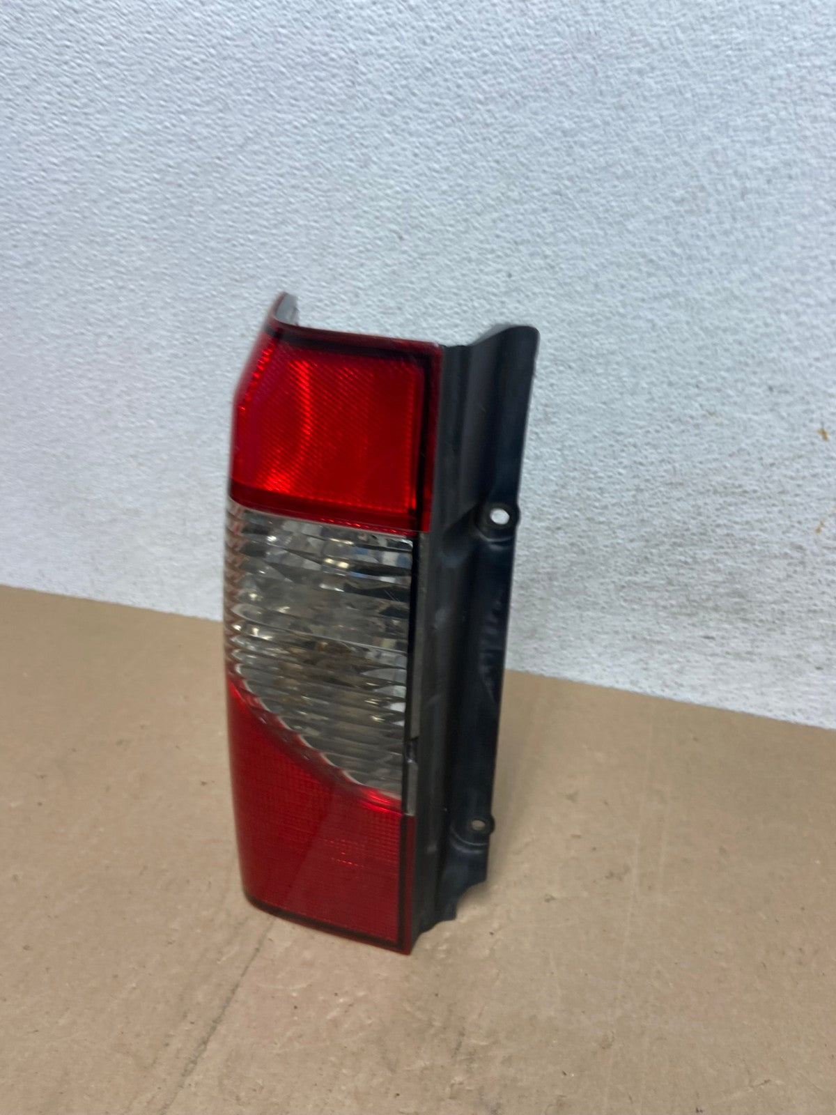 2002 2003 2004 Nissan Xterra Left Driver Side Tail Light AE6730 LK1