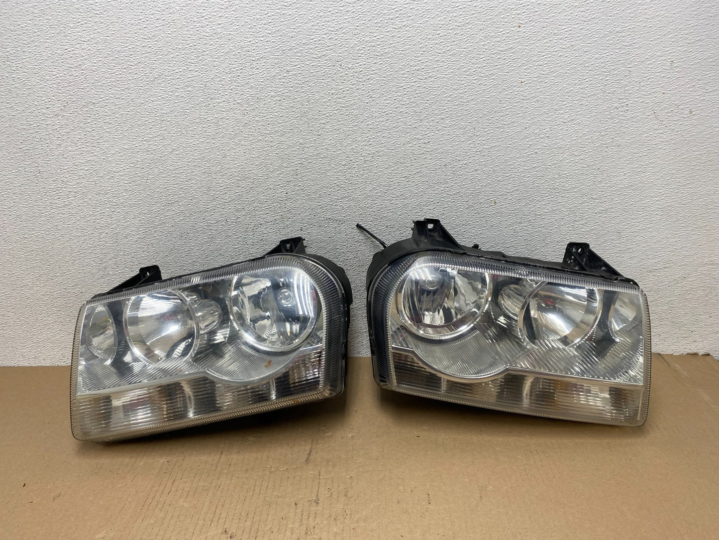 2005 2006 2007 Chrysler 300 Left+Right Halogen Headlights AE7221 DW0