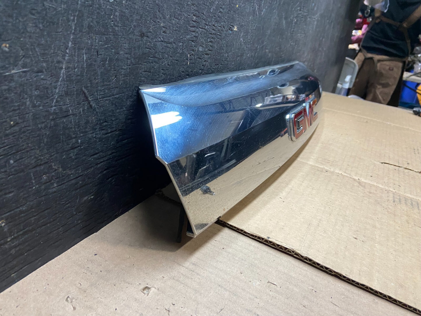 2011-2015 GMC Terrain Tailgate Chrome Finish Molding with Camera H7133 PS2