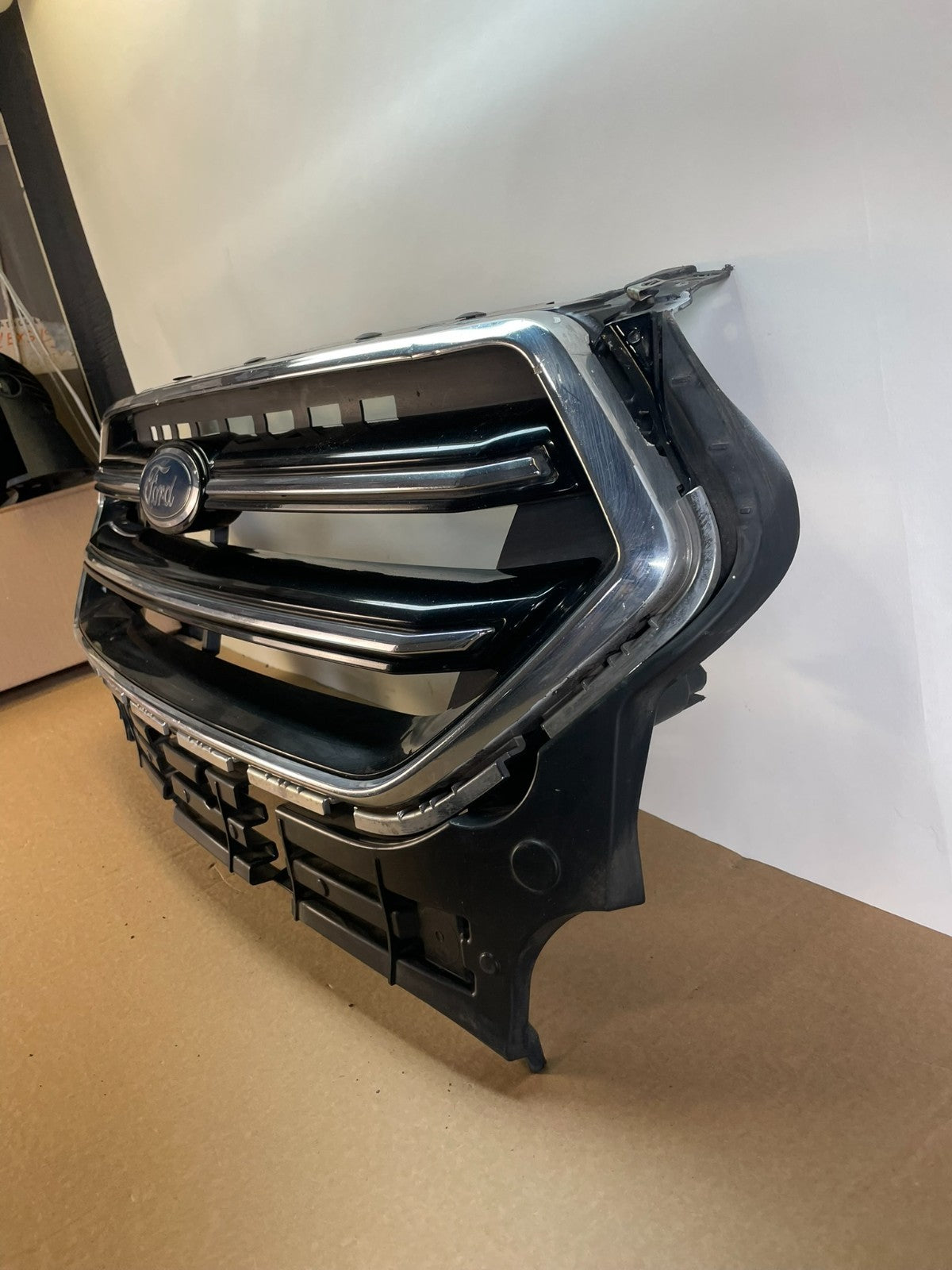 2017 2018 2019 Ford Escape Front Upper Black Grill Grille AG9978 DG1