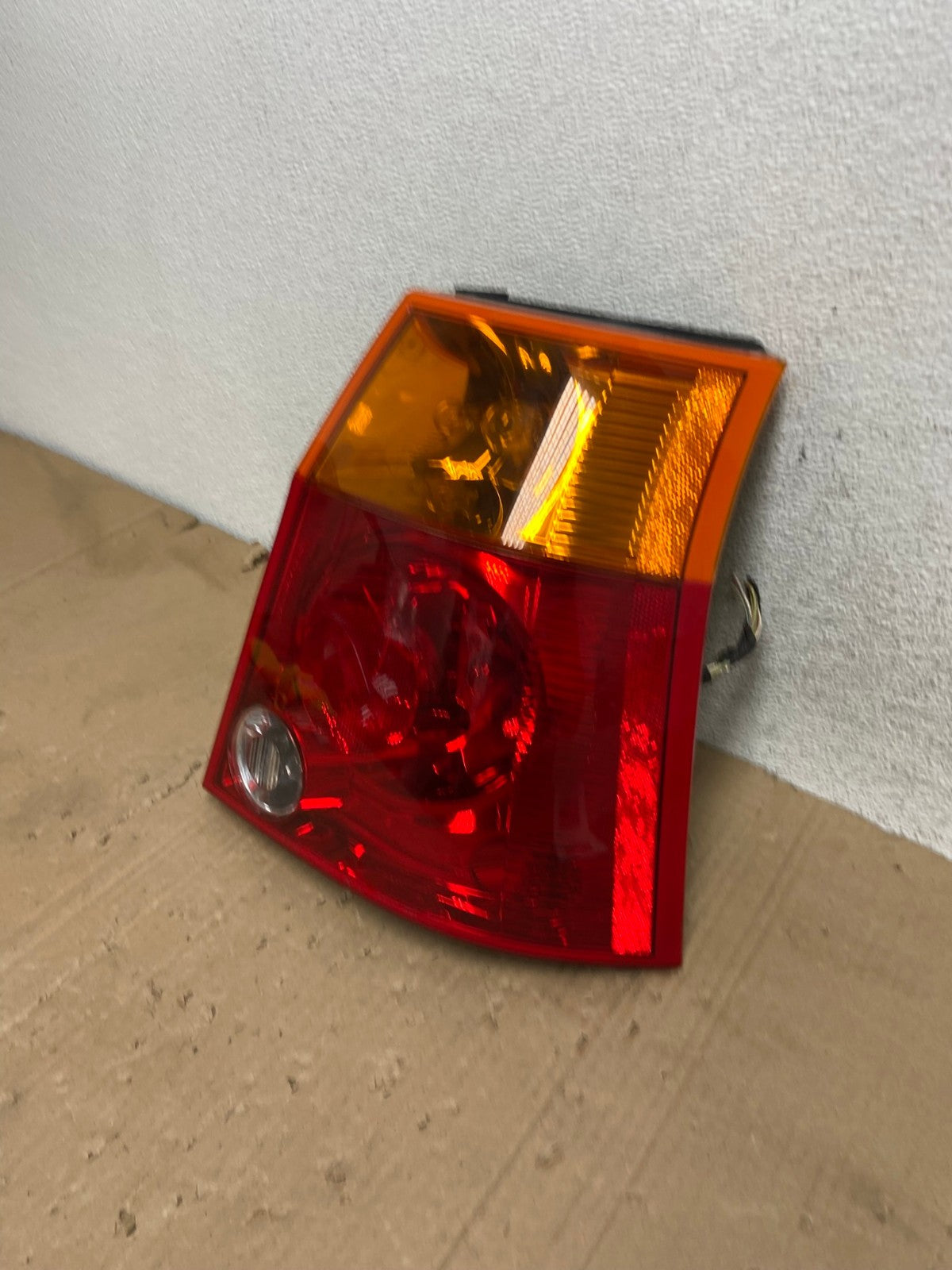 2004 to 2006 Chrysler Pacifica Right Passenger Rh Side Tail Light AE9213 LK1