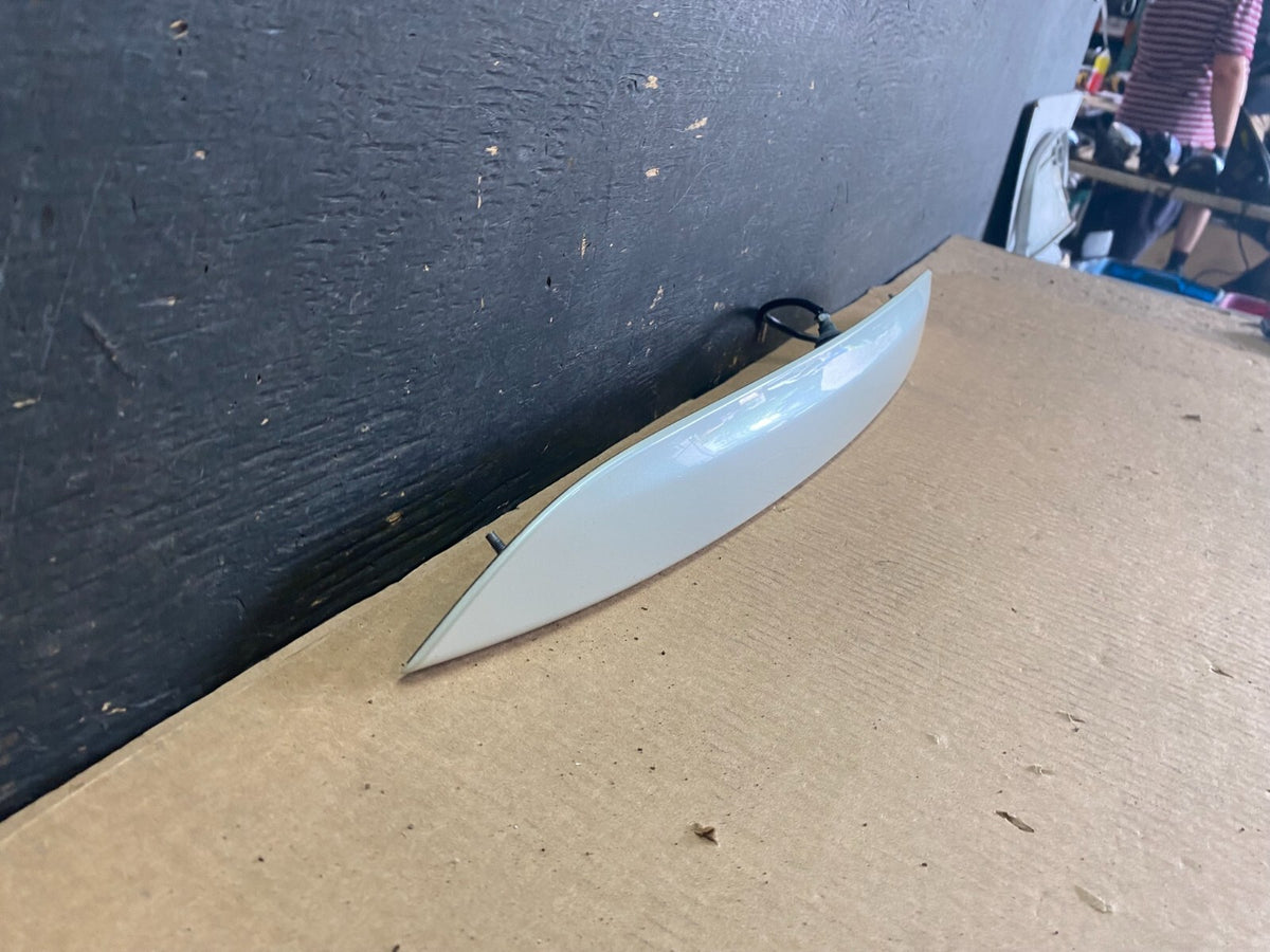 2015 to 2018 Nissan Murano Rear Right Side Liftgate Spoiler Molding N89952
