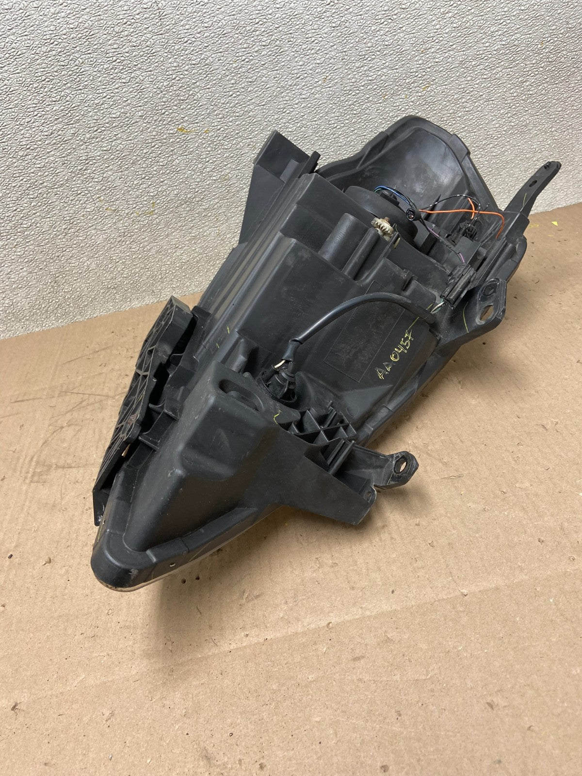 2008 to 2012 Nissan Versa Headlight Halogen Left Driver Lh Side AA0457 DW5