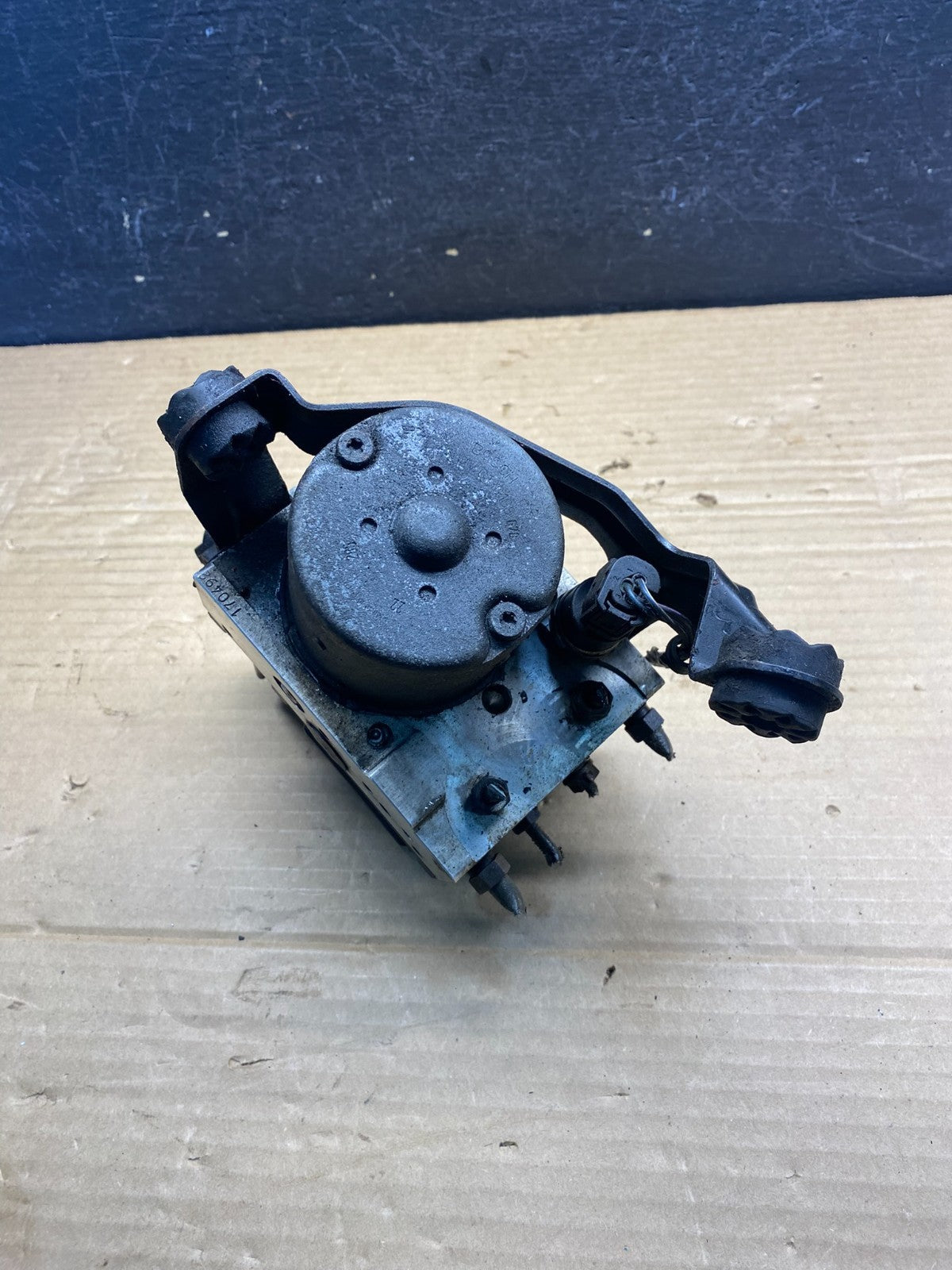 2002 to 2003 BMW X5 ABS Anti-Lock Brake Pump Module AE6215 DW5
