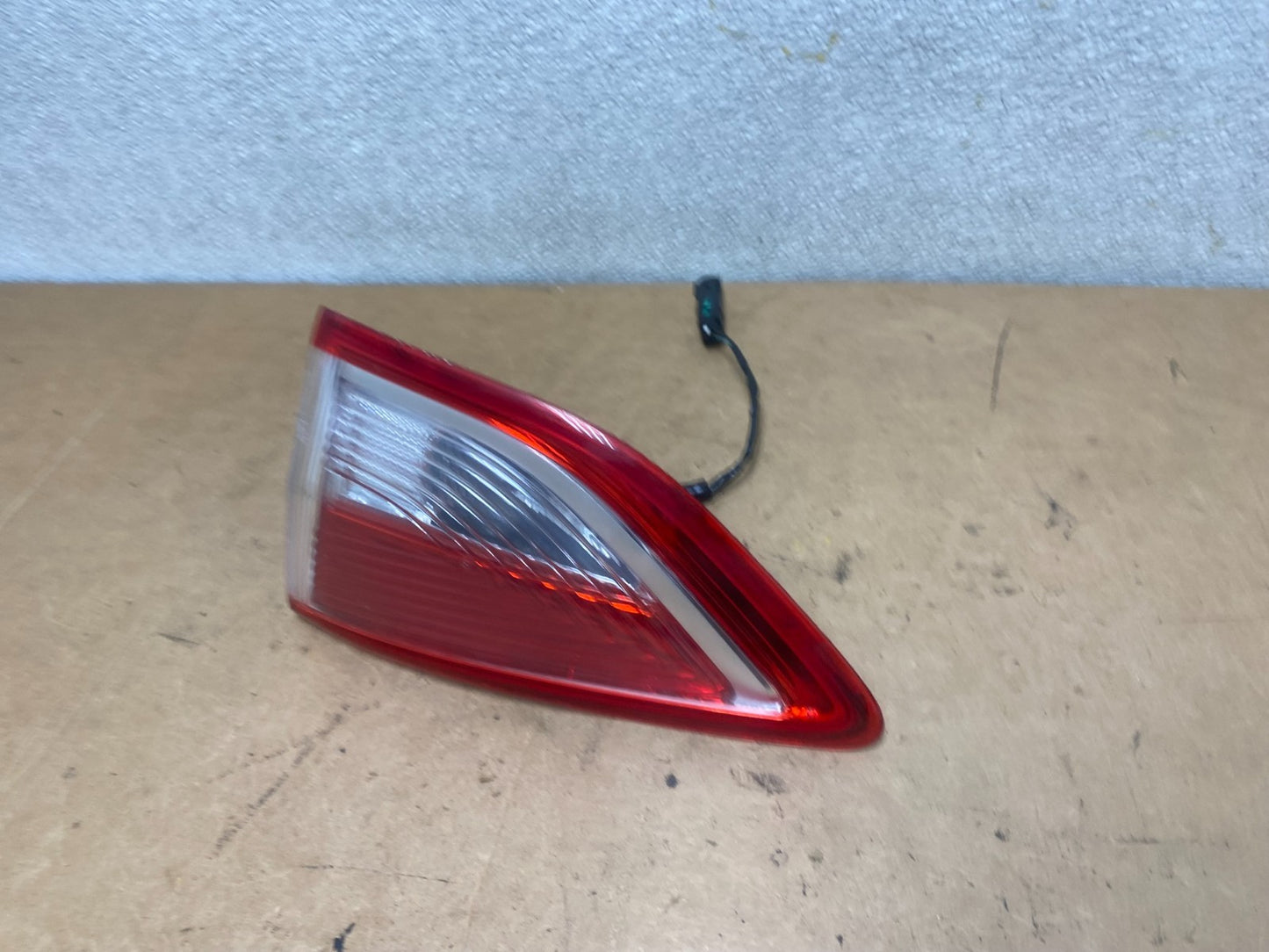 2013 to 2016 Ford Escape Right Passenger RH Side Inner Tail Light OEM X5209 DW1