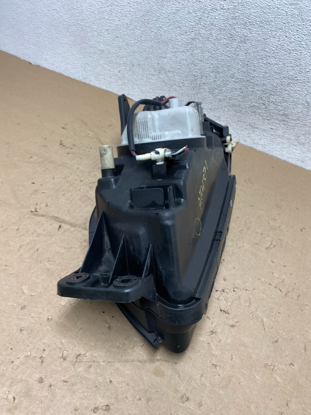 2001 to 2004 Subaru Legacy Outback Right Passenger Rh Headlight AG4371 DW8