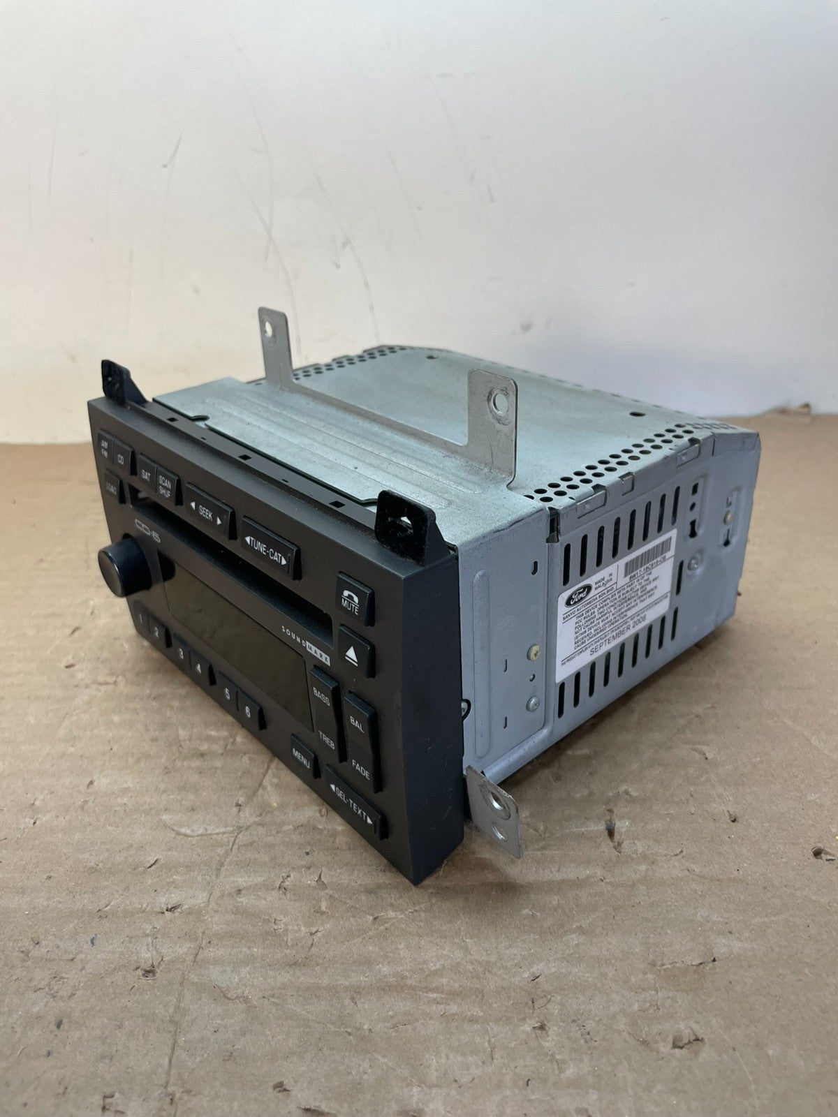 2003 - 2010 Lincoln Town Car AM/FM Radio CD Player ai0501 DG2