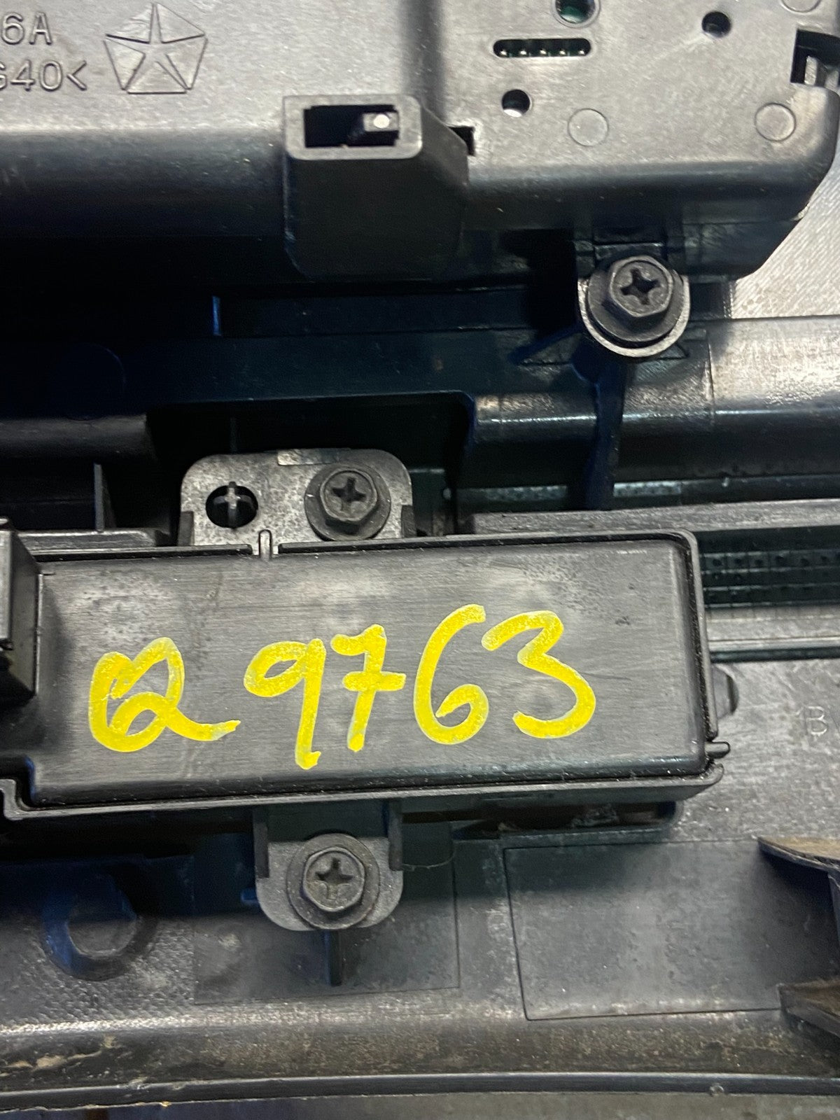 2008 to 2012 Jeep Liberty Dash Climate Temperature Control Radio Bezel Q9763 DG7