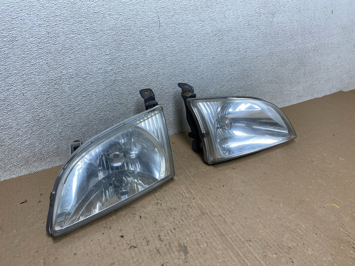 2001 2002 2003 Toyota Sienna Left+Right Side Set Headlights Halogen U0476 DW2
