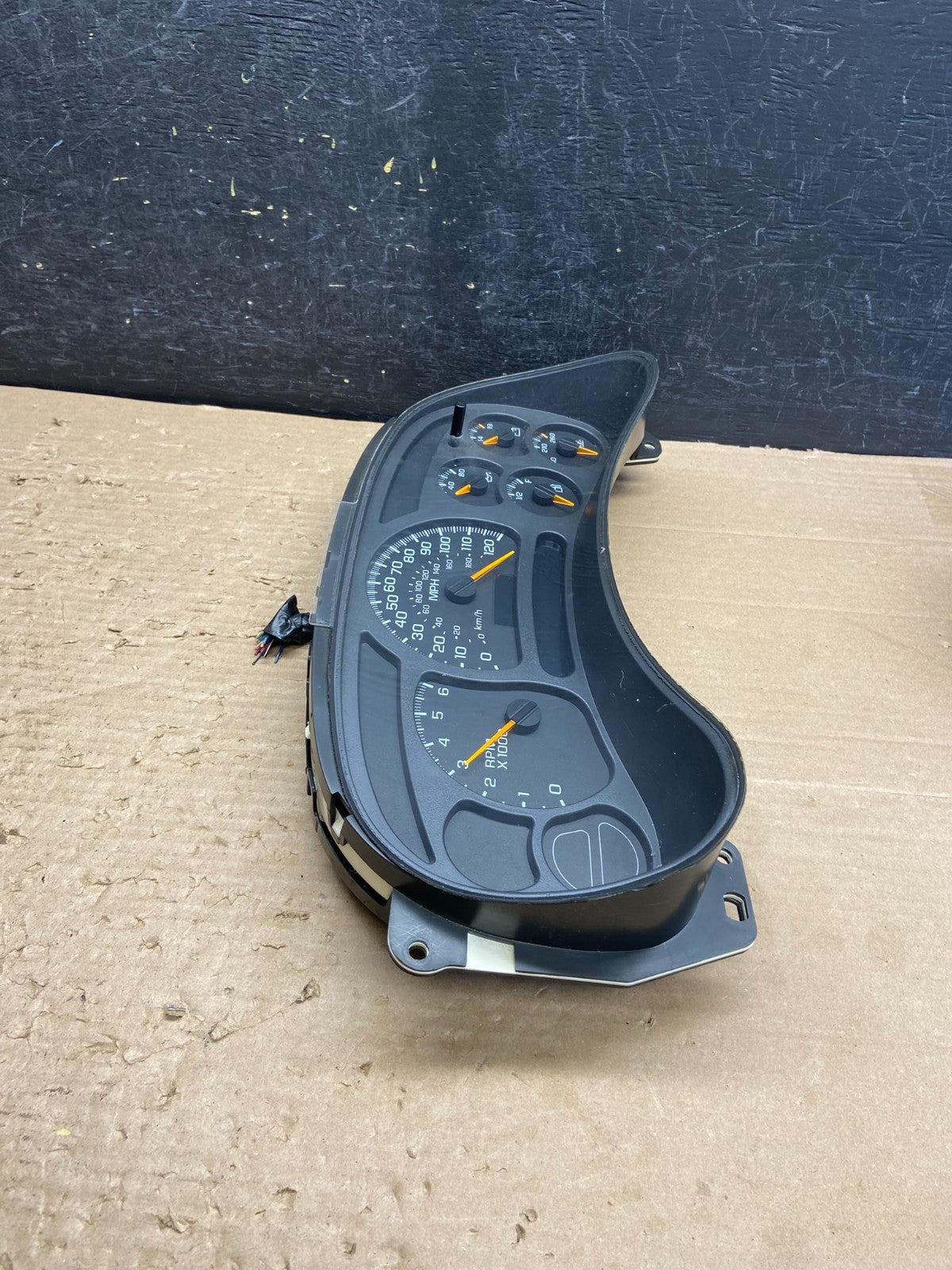 2003 to 2006 Chevrolet Silverado Speedometer Instrument Cluster ag8615 DG1