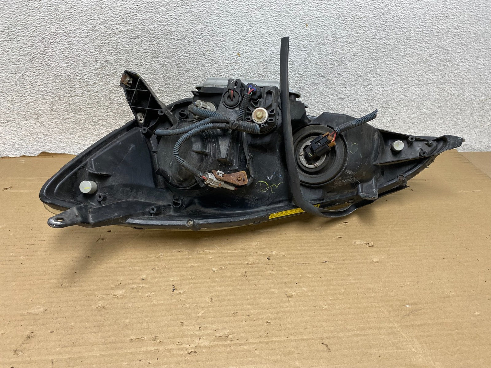 2004-2005 Toyota Sienna Right Passenger Xenon Headlight AG8145 DW6
