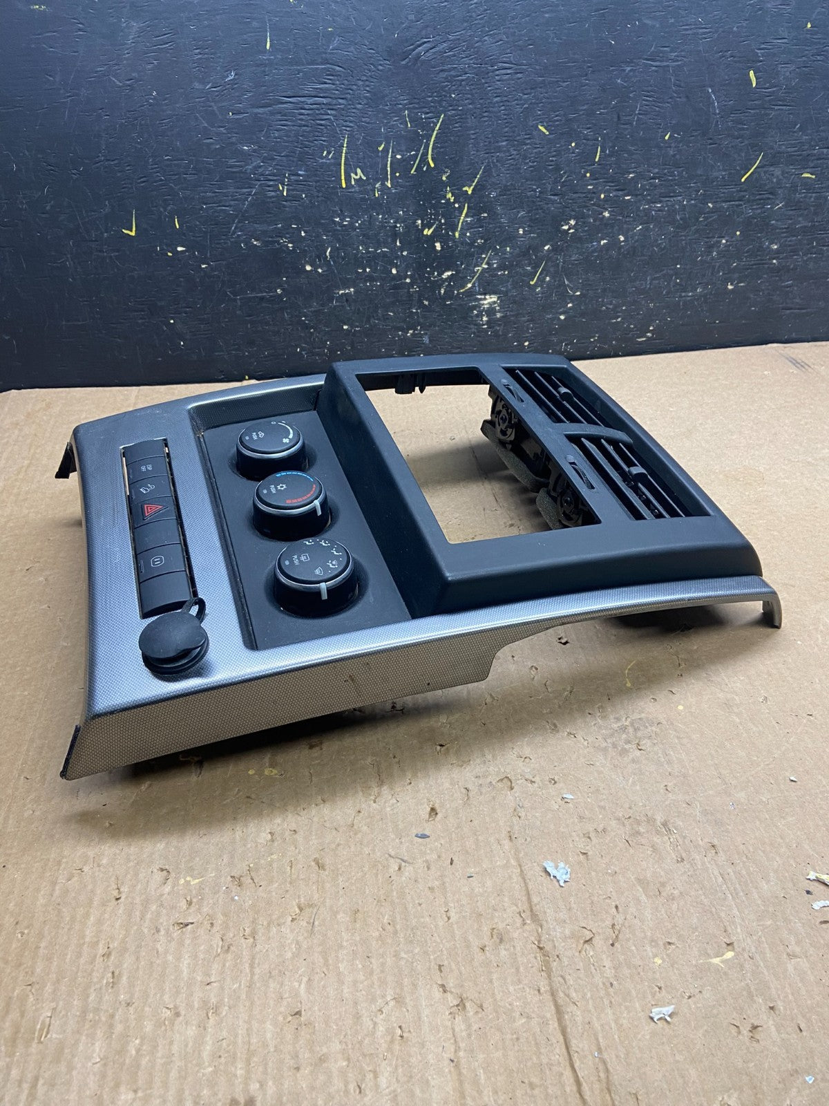 2008 to 2012 Jeep Liberty Dash Climate Temperature Control Radio Bezel Z4244 DG2