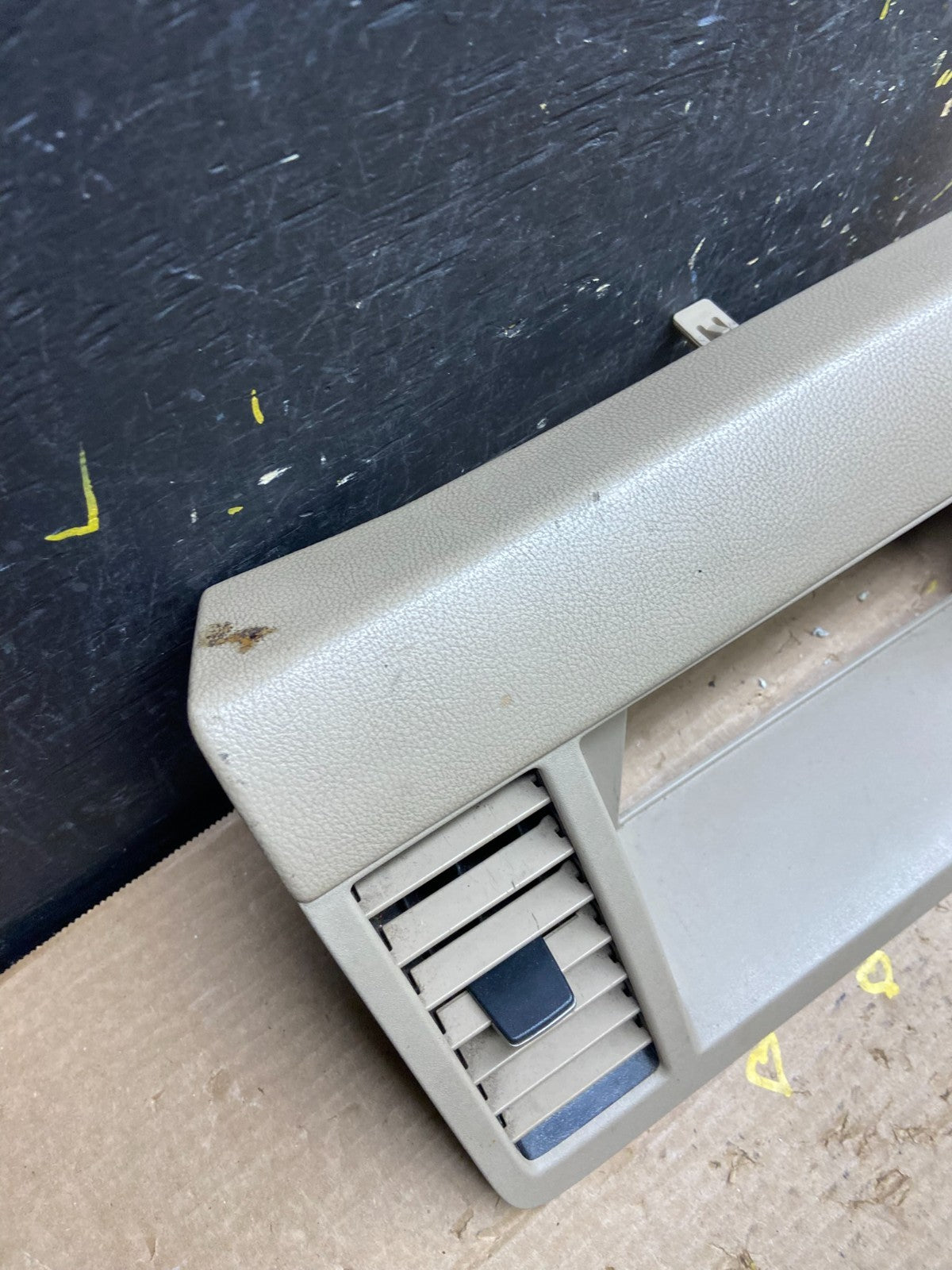 2003-2007 Nissan Murano Radio Center Console Display Bezel Air Vent OEM W6286 DG3