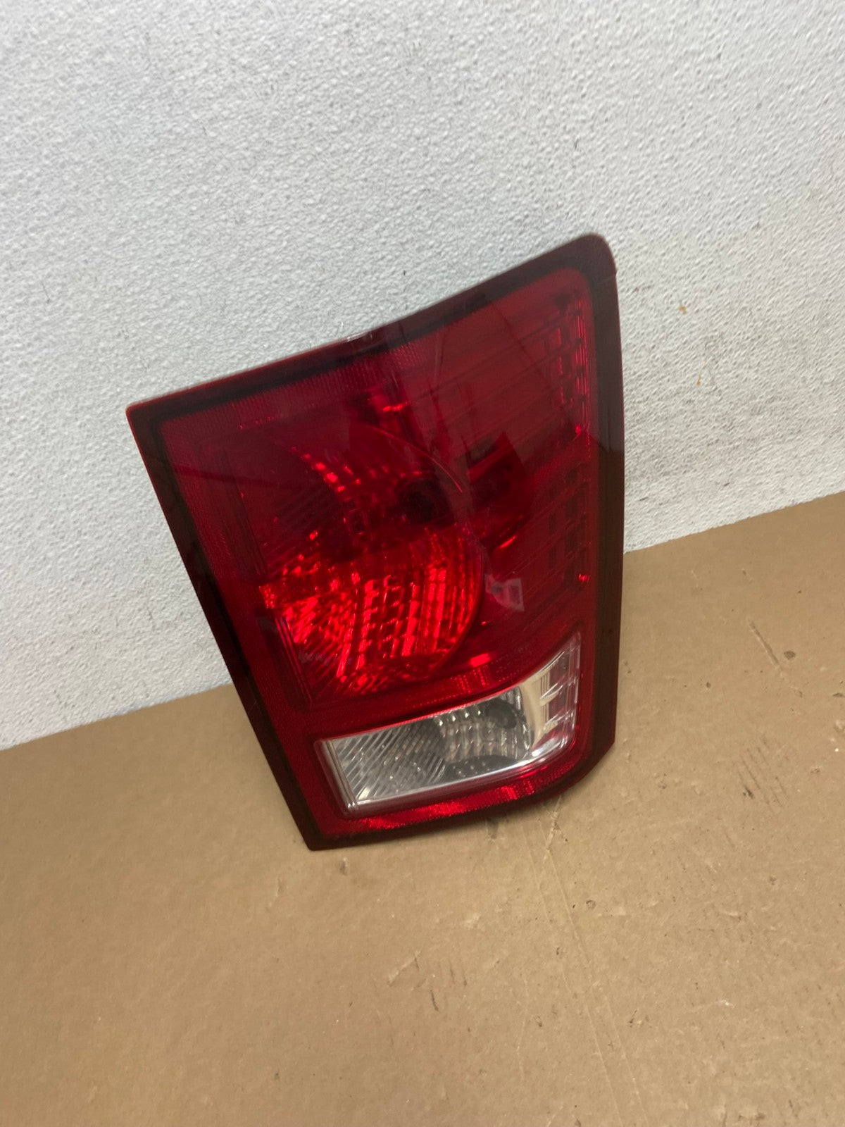 2007 to 2010 Jeep Grand Cherokee Right Passenger Tail Light AD7887 LK2