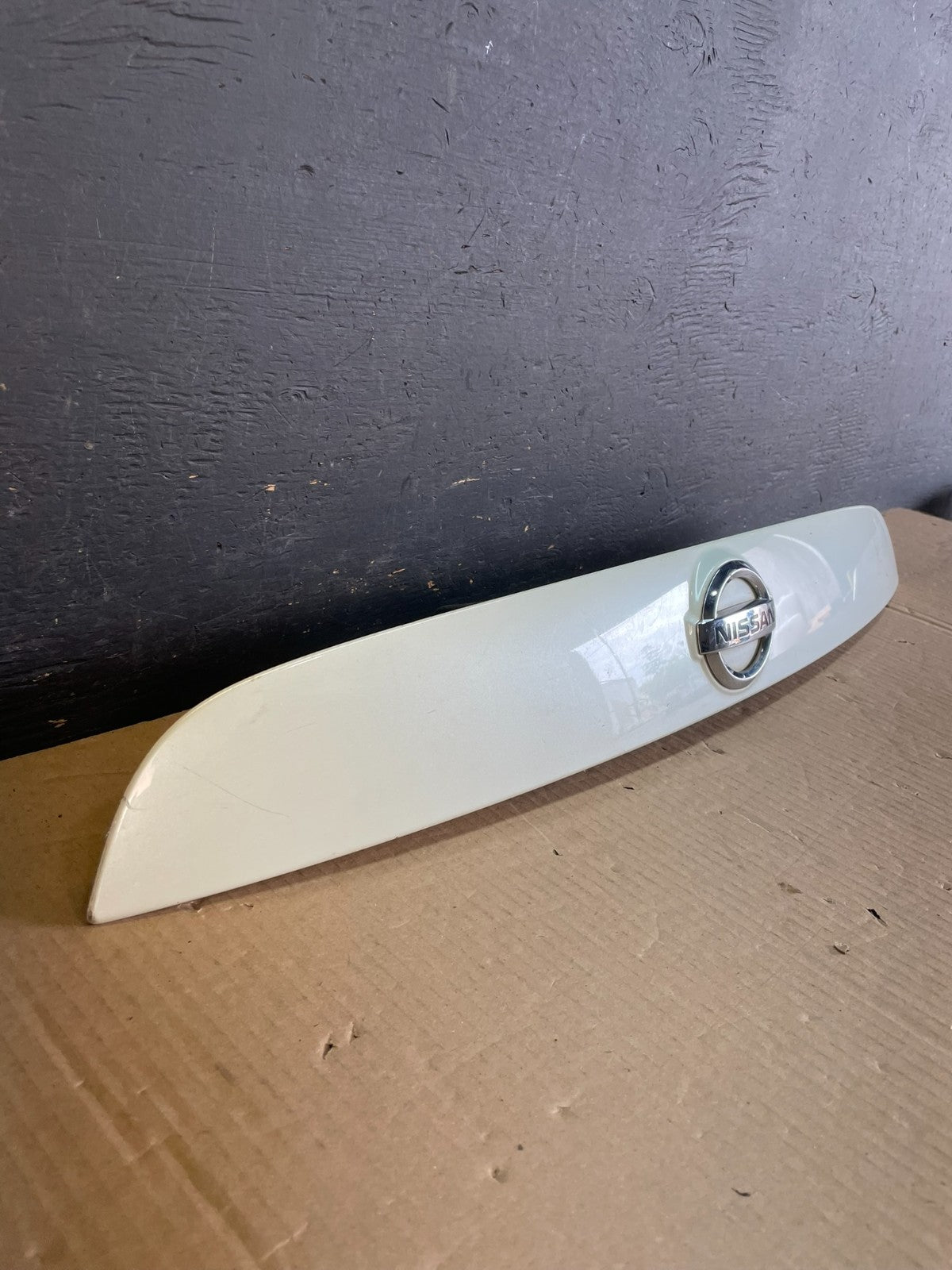 2011-2014 Nissan Juke Rear Trunk Tailgate Liftgate Emblem Panel AE3680 DG2