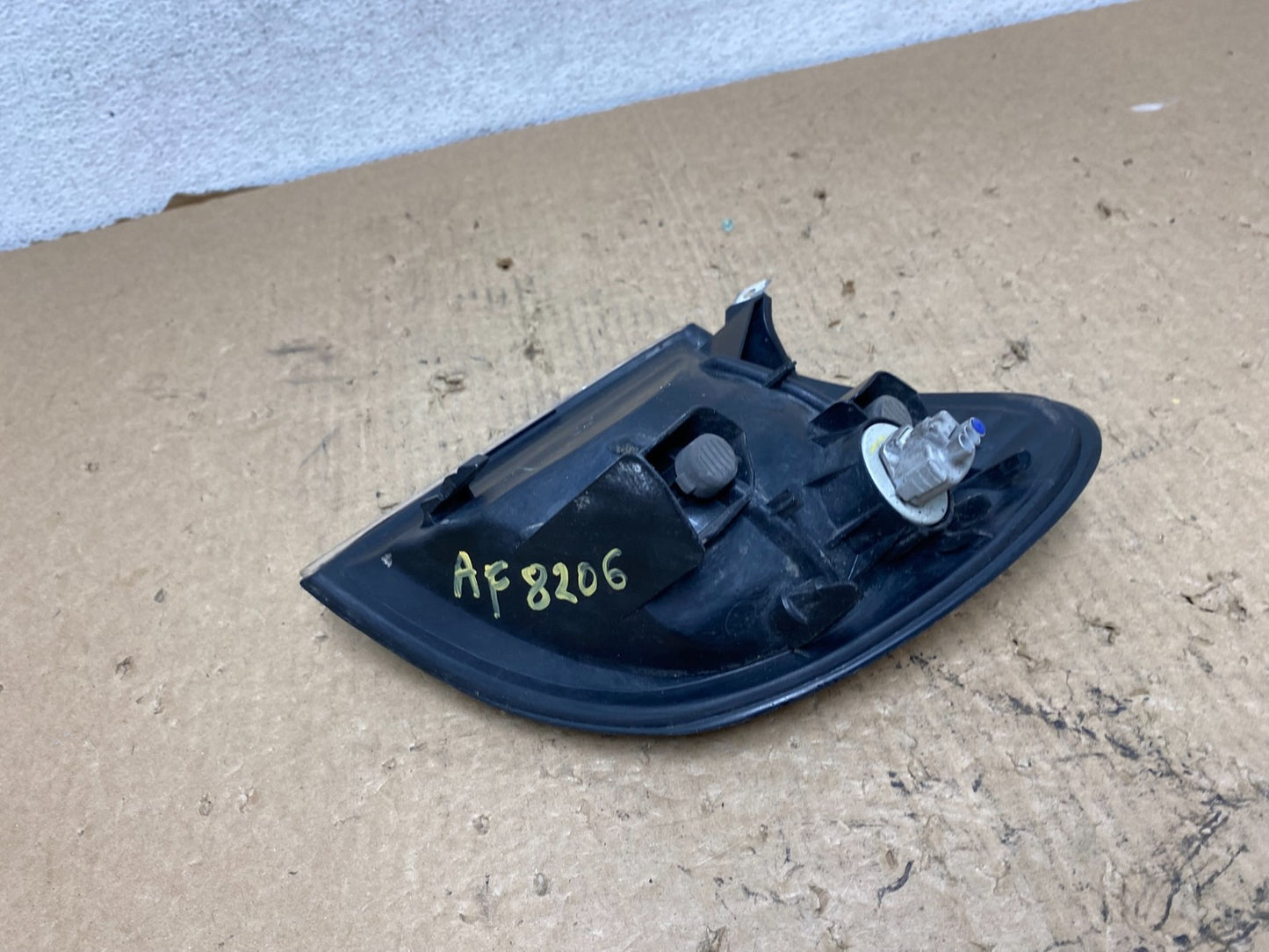 2000 to 2004 Toyota Tundra Right Passenger RH Side Turn Signal Light AF8206 DW5