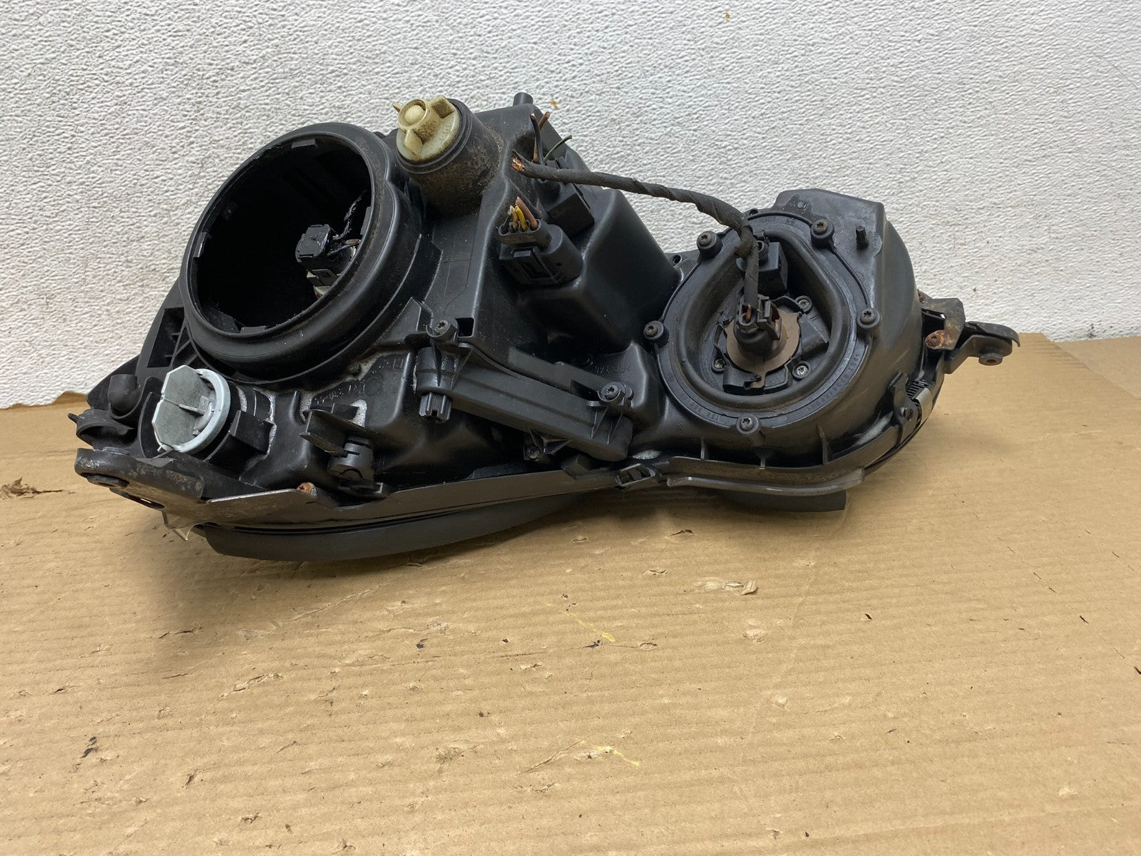 2003-2006 Mercedes E E320 E350 Class Right Passenger Halogen Headlight AG8202 DW5