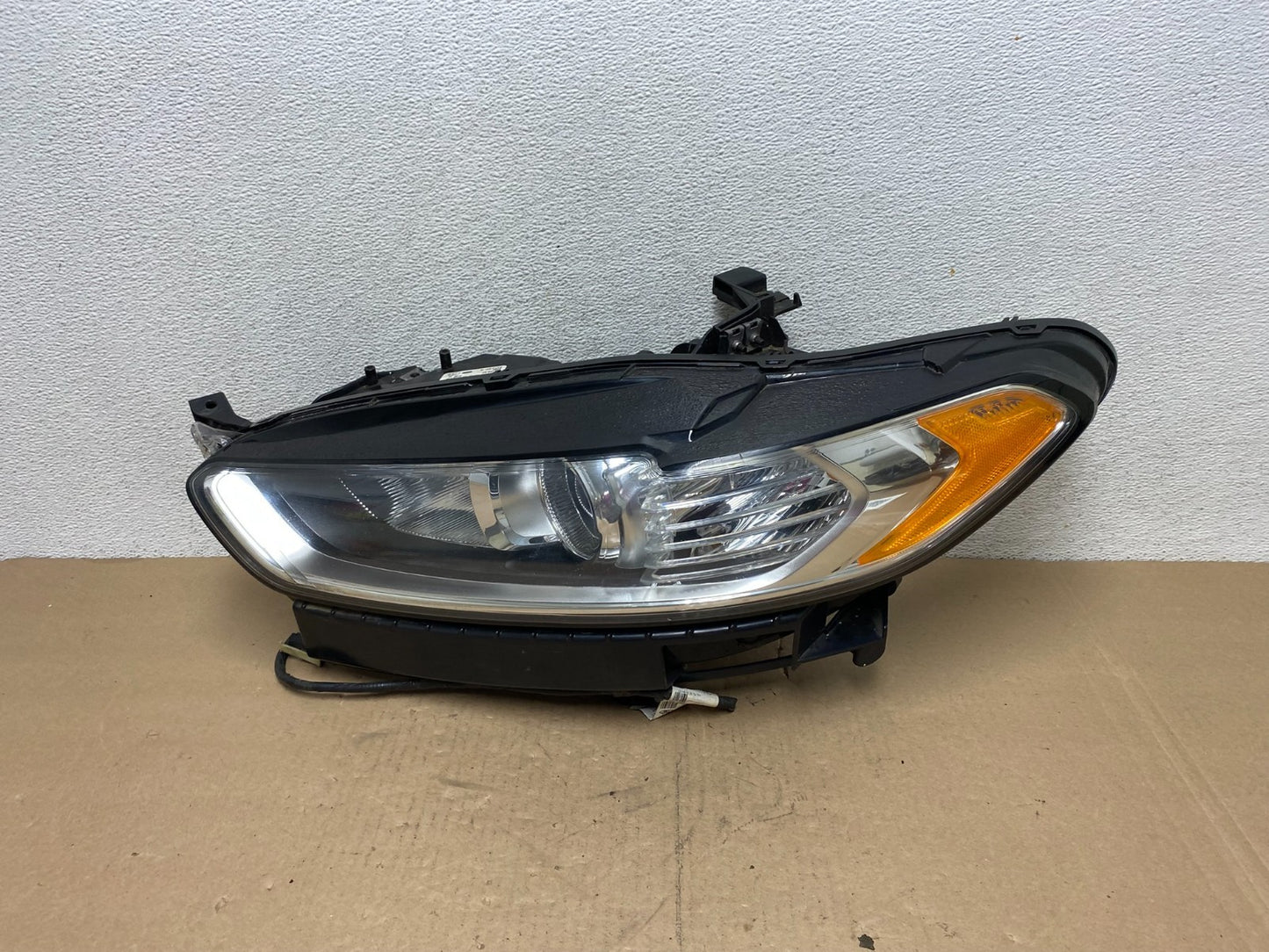 2013 to 2016 Ford Fusion Left Driver Lh Side Headlight AG4650 DW0