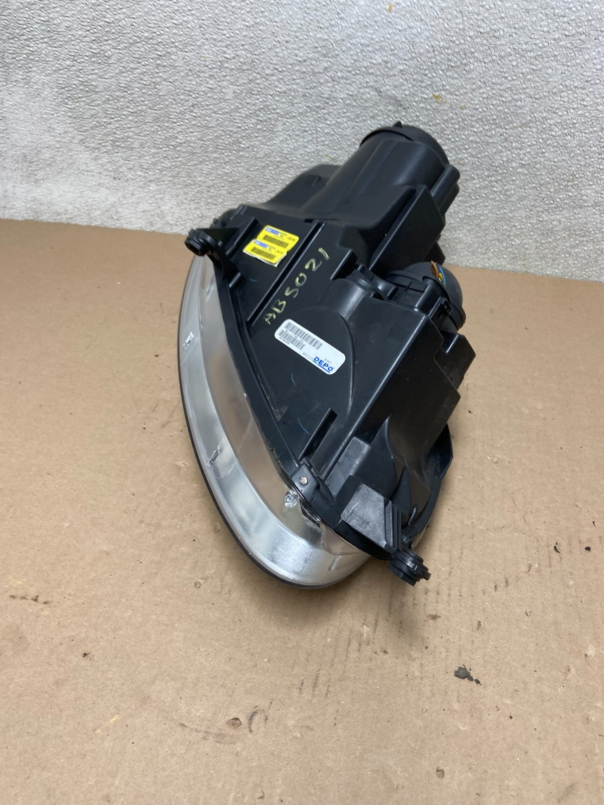 2005 to 2010 Volkswagen Jetta Left Driver LH Side Headlight Halogen AB5021 DW5