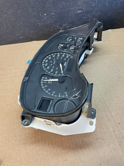 2002 GMC Yukon Speedometer Cluster Gauge AF3568 DG1