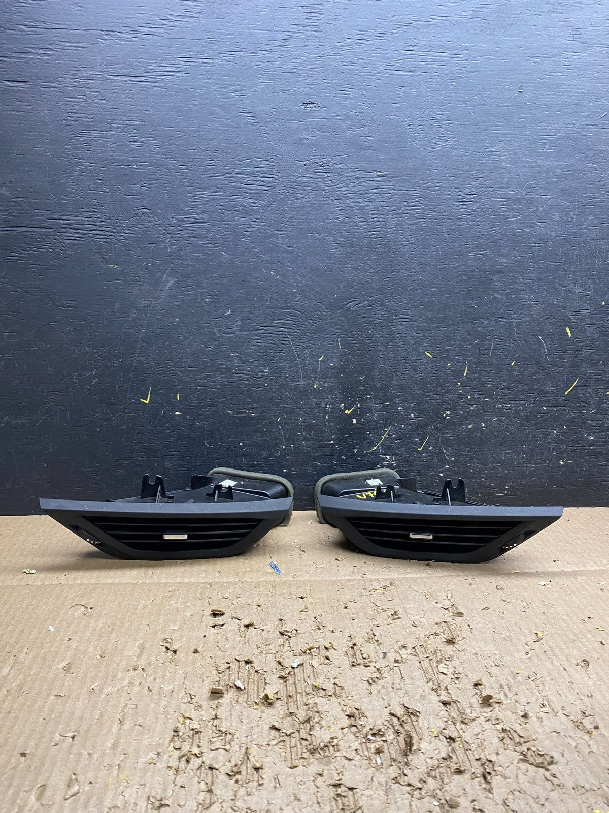 2010 to 2016 Chevrolet Equinox Left+Right  Front Dash  Air Vent Bezel V7647 DG0