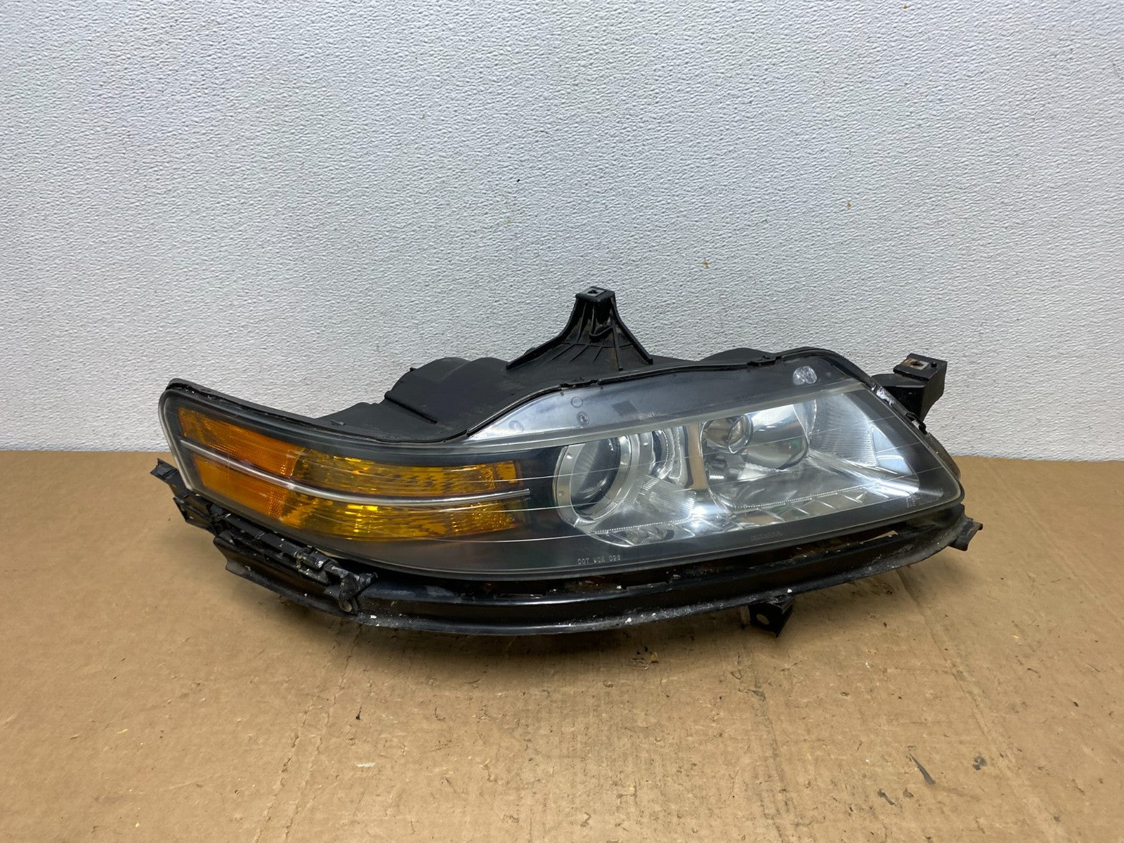 2004 2005 2006 Acura TL Headlight Right Passenger Side Xenon HID AD0561 DW0