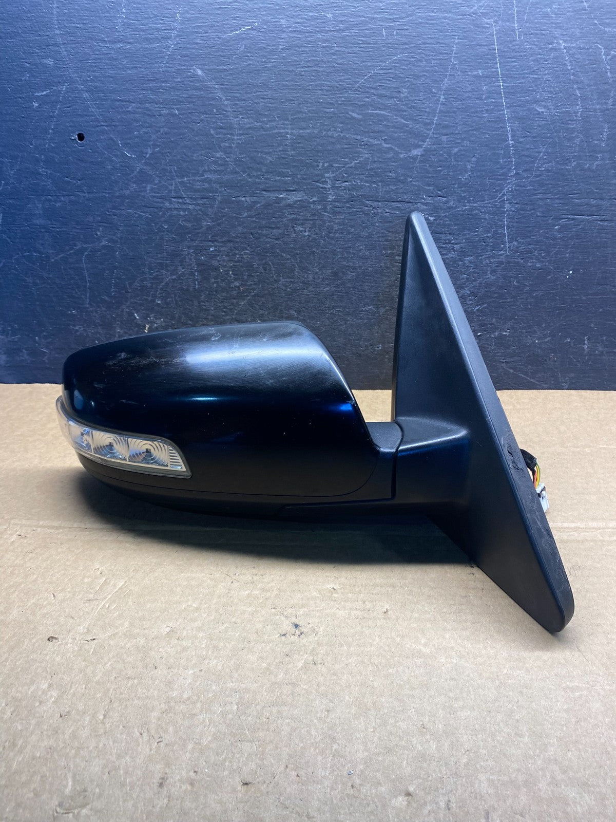 2011 to 2015 Kia Sorento Right Passenger Door Mirror Turn Signal AF8853 DG0