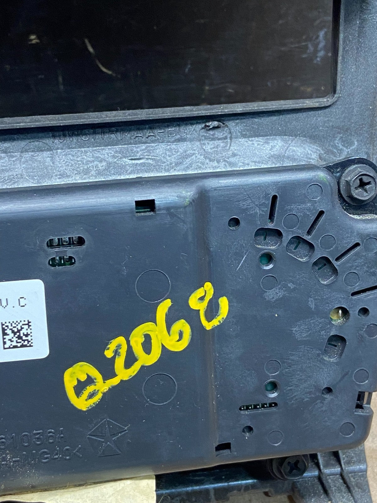 2010 to 2012 Dodge Caliber Dash Radio Center Bezel Climate Dash q2068 DG7