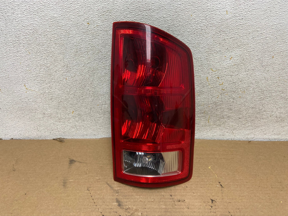 2002 to 2006 Dodge Ram 1500 Right passenger Rh side Tail Light AH4245 LK0