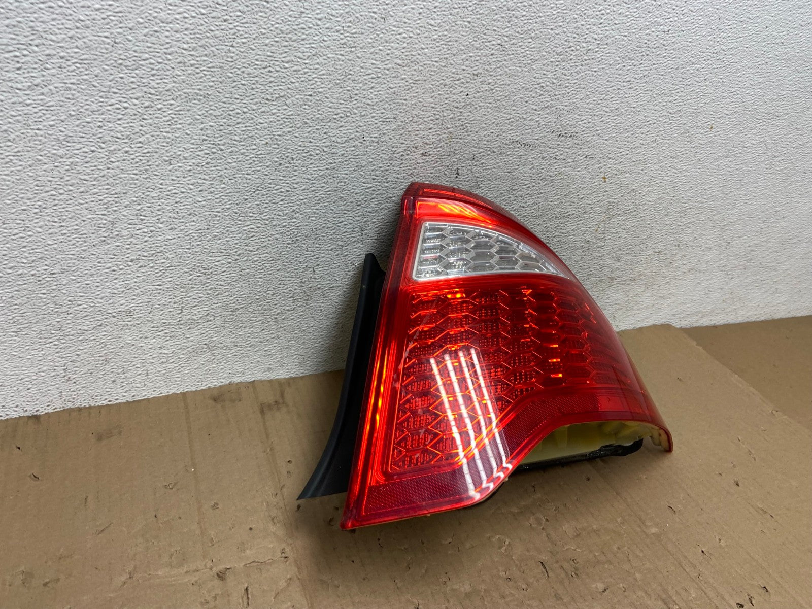 2010 2011 2012 Ford Fusion Right Passenger Side Tail Light AE9057 LK2