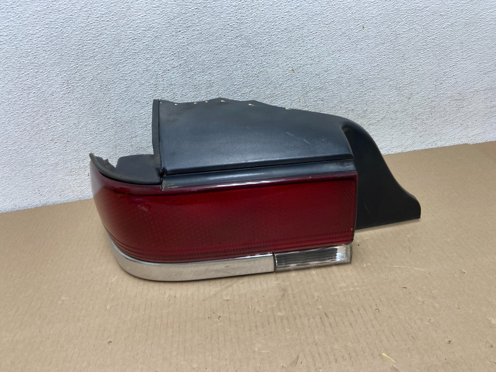 1995 - 1997 Ford Crown Victoria Left Driver LH Side Tail Light AG5855 DW0