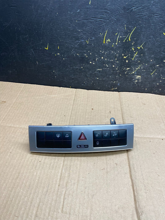 2005 2006 2007 Mercedes W203 C230 Door Lock ESP Hazard Control AA4586 DG0