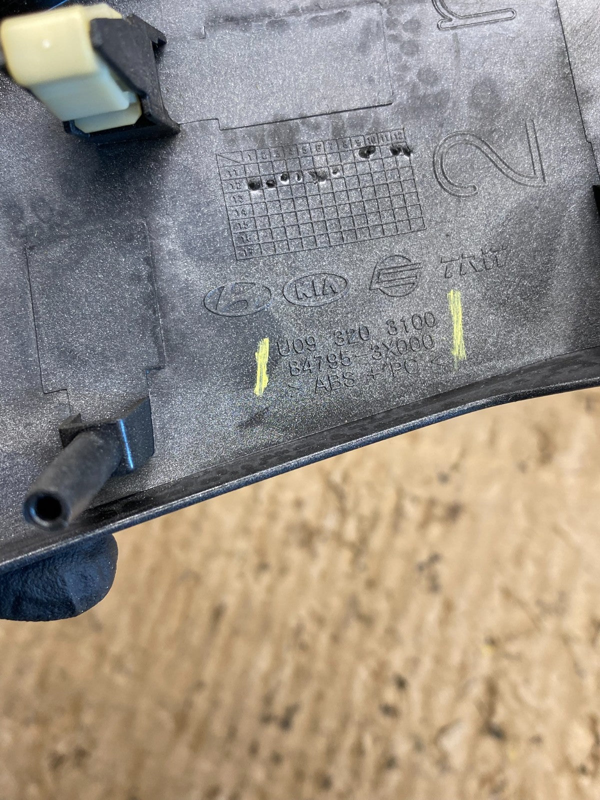 2011 to 2013 Hyundai Elantra Right Dash Center Console Trim Molding OE AD1899 DG5
