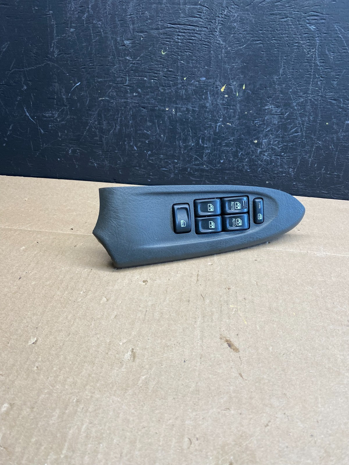 2002-2005 Chevrolet Trailblazer Power Left Driver Window Control Switch AC92121