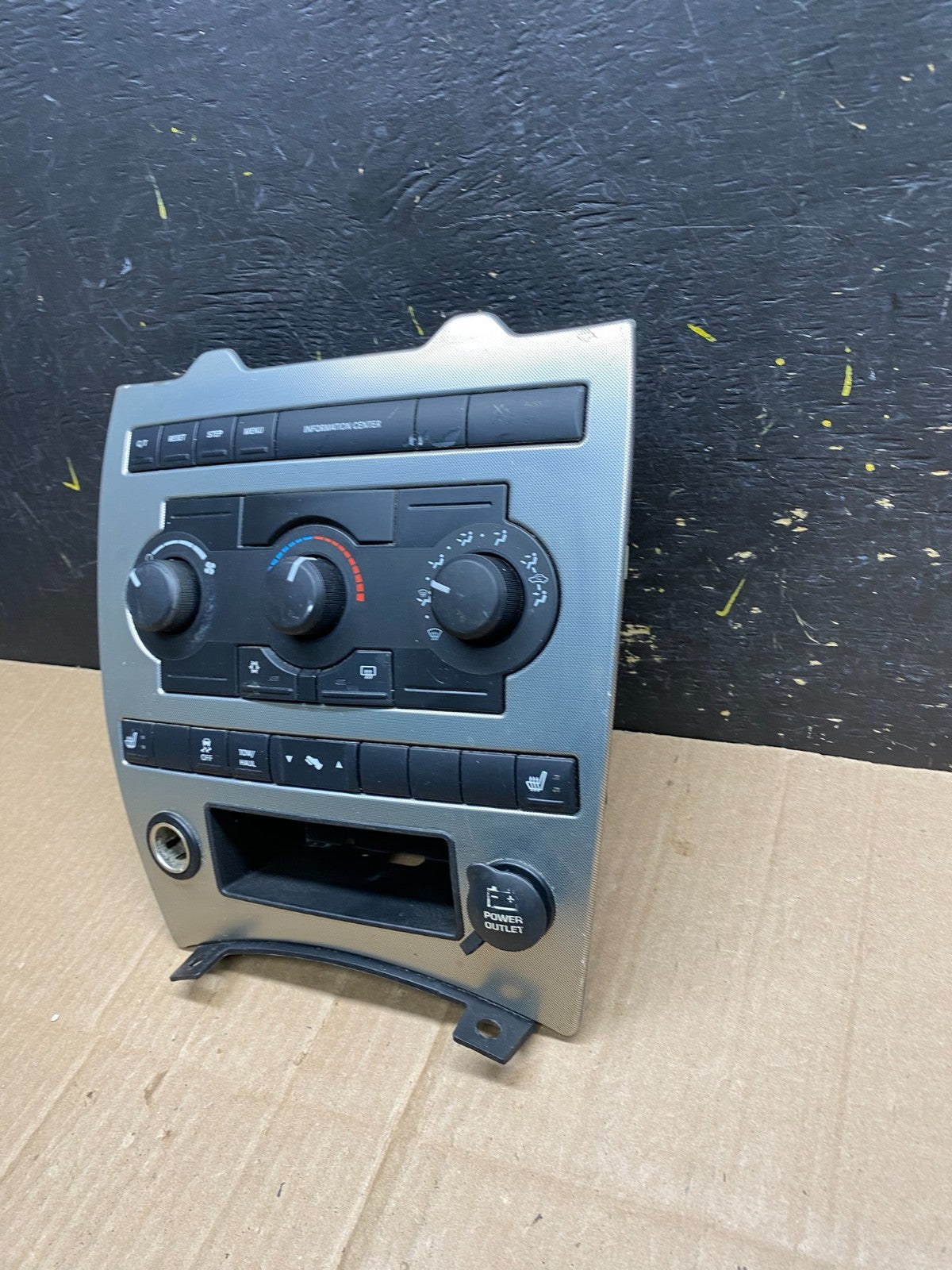 2005 to 2008 Jeep Grand Cherokee Center A/C Heater Climate Control OEM aa4710 DG2