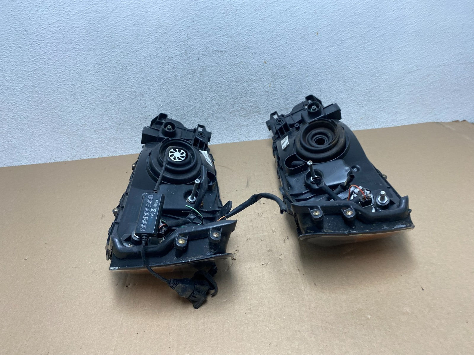 2003 2004 Subaru Forester Left+Right Headlights Halogen AE7181 DW8