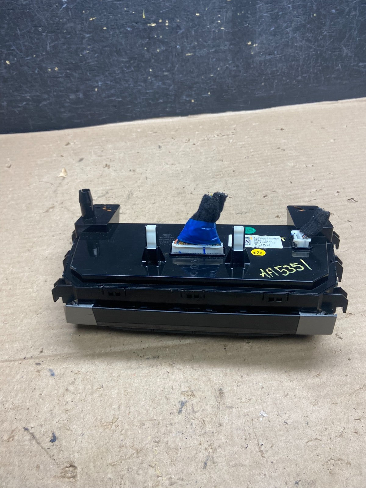 2017 to 2018 Hyundai Elantra Center Heater A/C Climate Control Panel AH5351 DG4