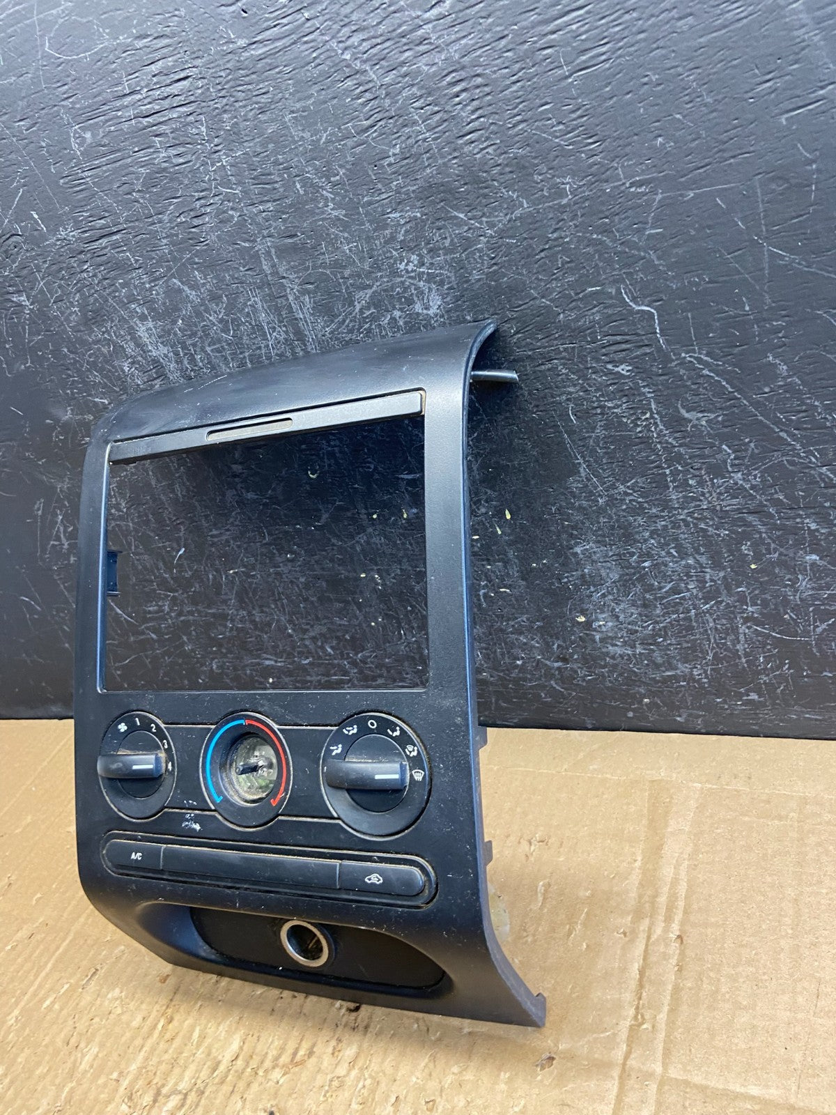 2004 to 2008 Ford F150 Radio Climate Dash Bezel Surround Black AD1975 DG3