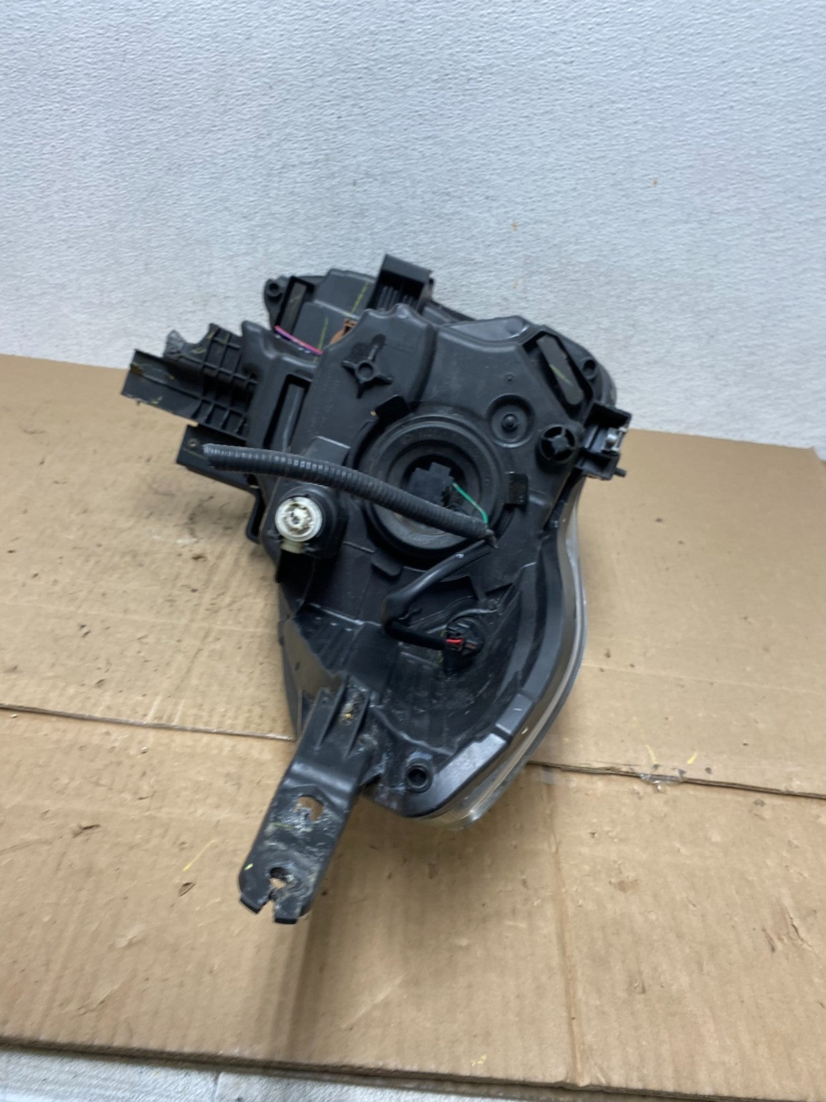 2015 to 2019 Nissan Versa Headlight Left Driver Lh Side AE6506 DW10