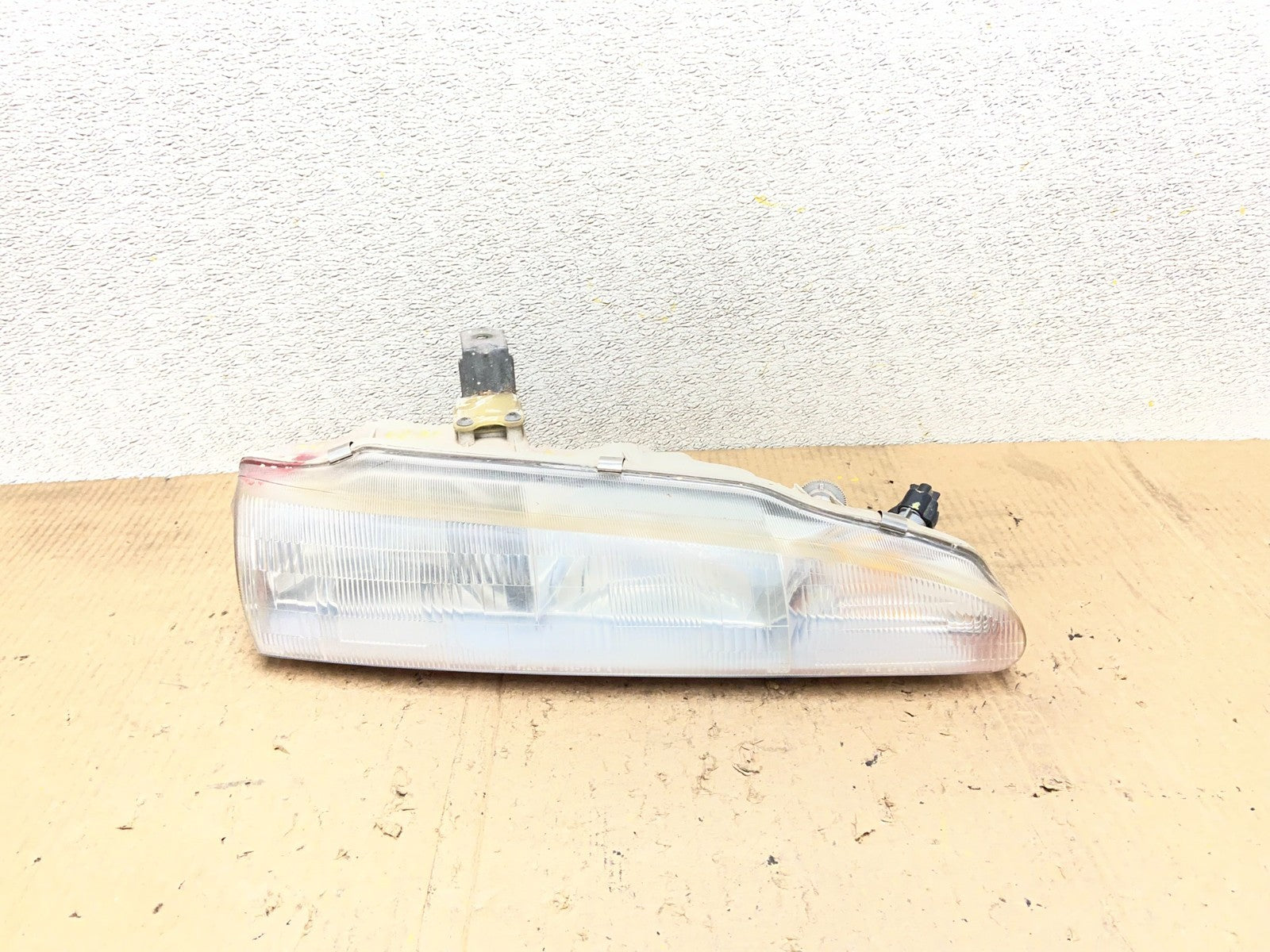 1992 to 1994 Mitsubishi Eclipse Eagle Talon Right Passenger Headlight AA64301