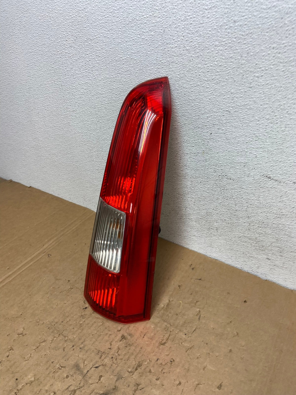 2001-2004 Volvo XC70 V70 Right Passenger RH Side Tail Light Upper AD3743 LK1