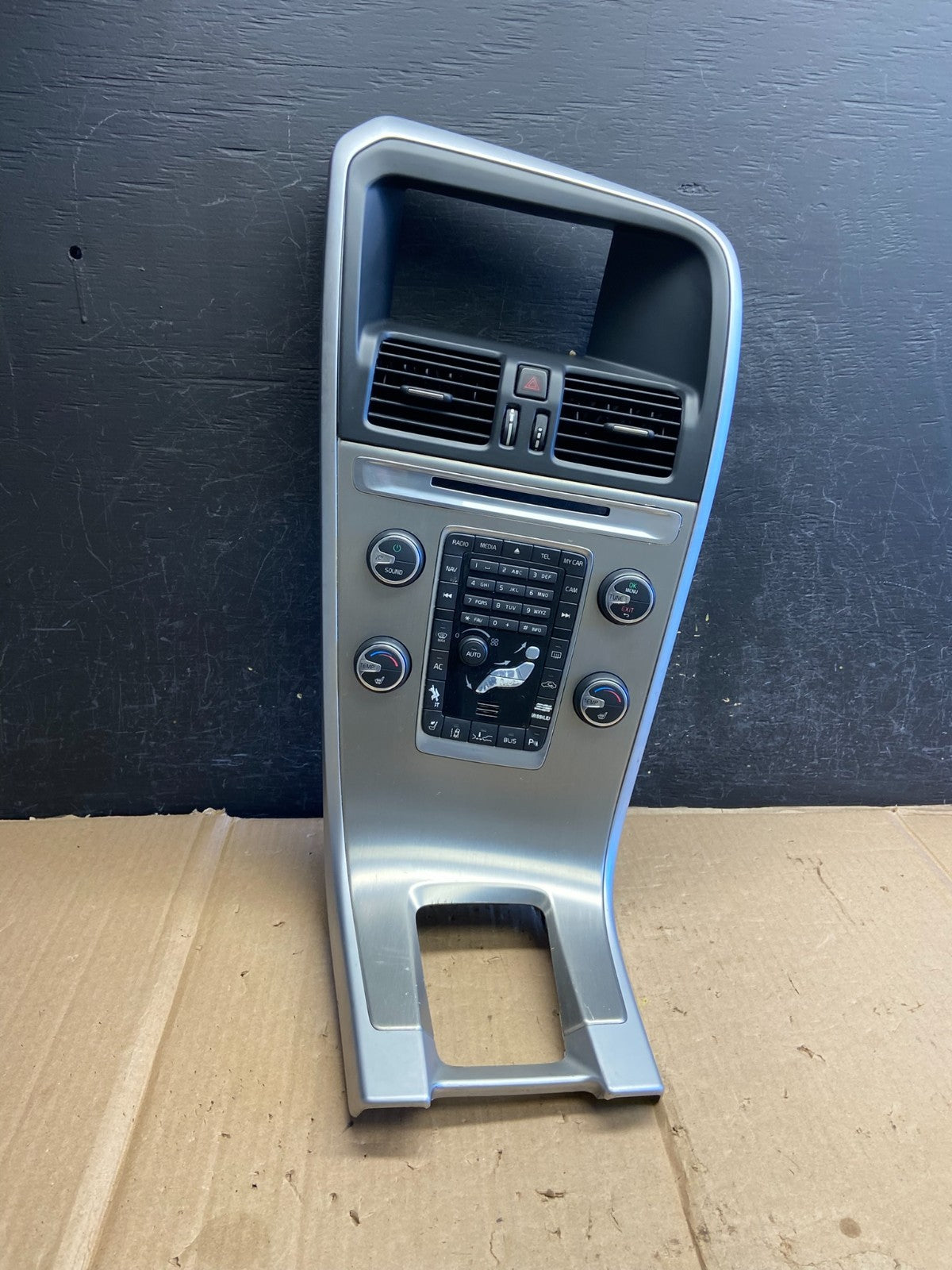 2011 to 2013 Volvo XC60 Climate Control Radio Bezel Panel Trim AH5680 DG0